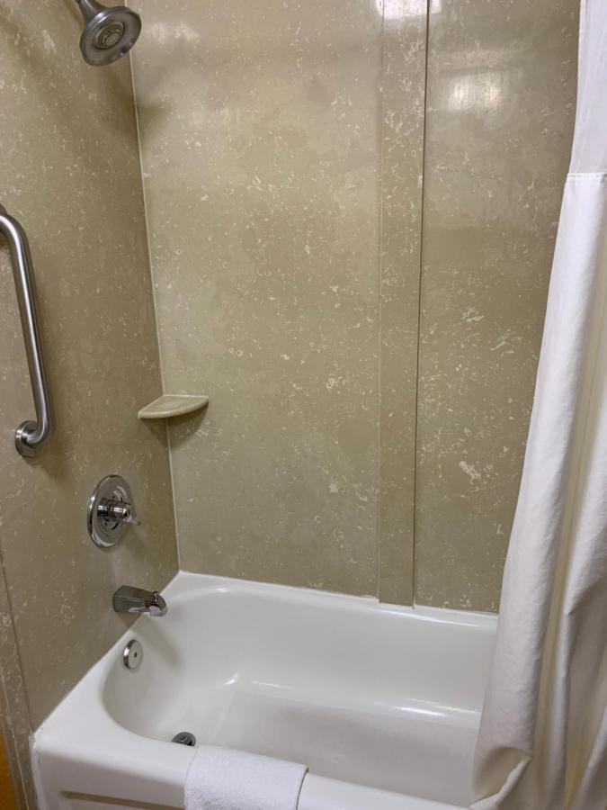 Quality Inn & Suites Quantico Stafford Extérieur photo