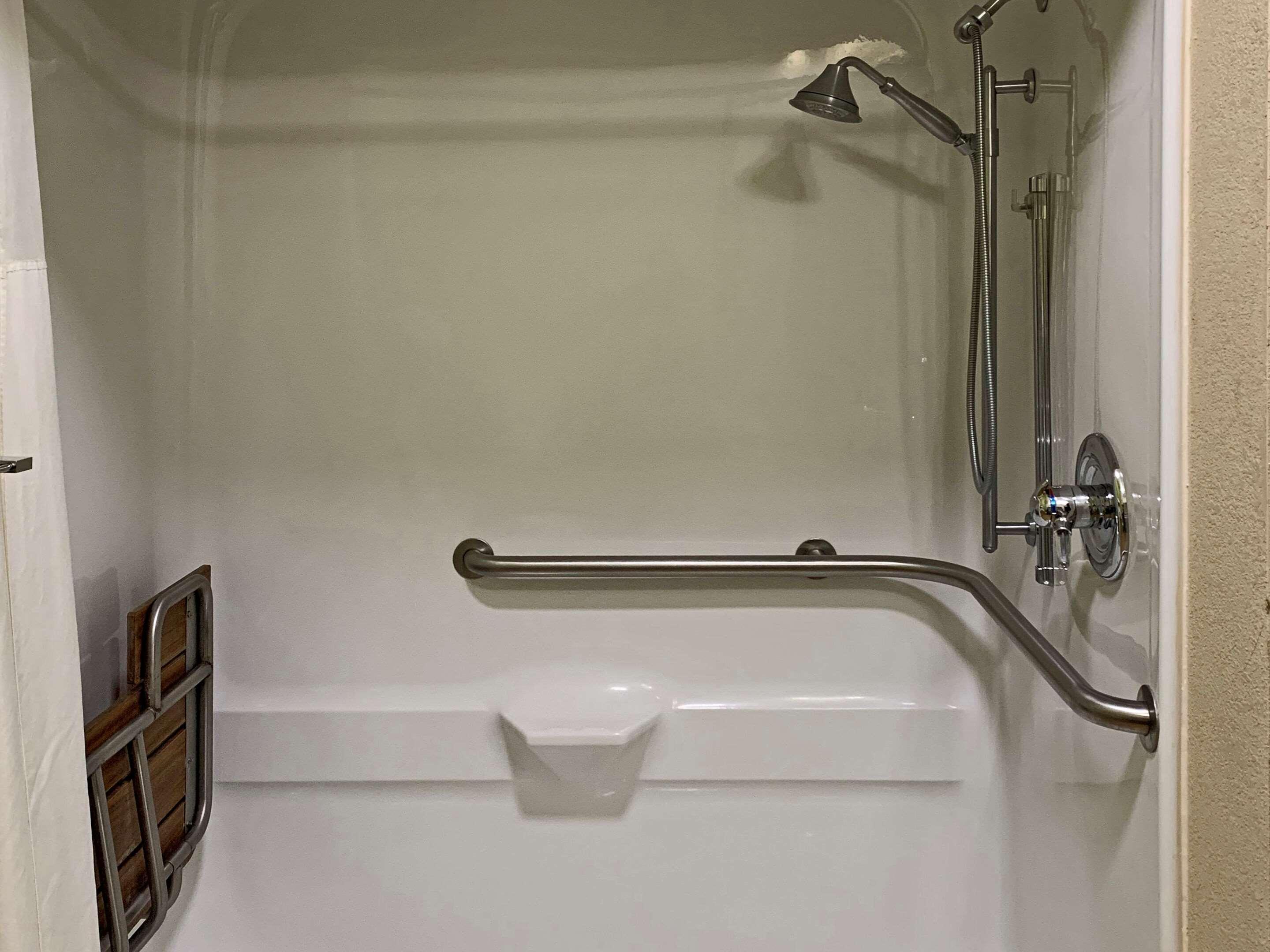 Quality Inn & Suites Quantico Stafford Extérieur photo