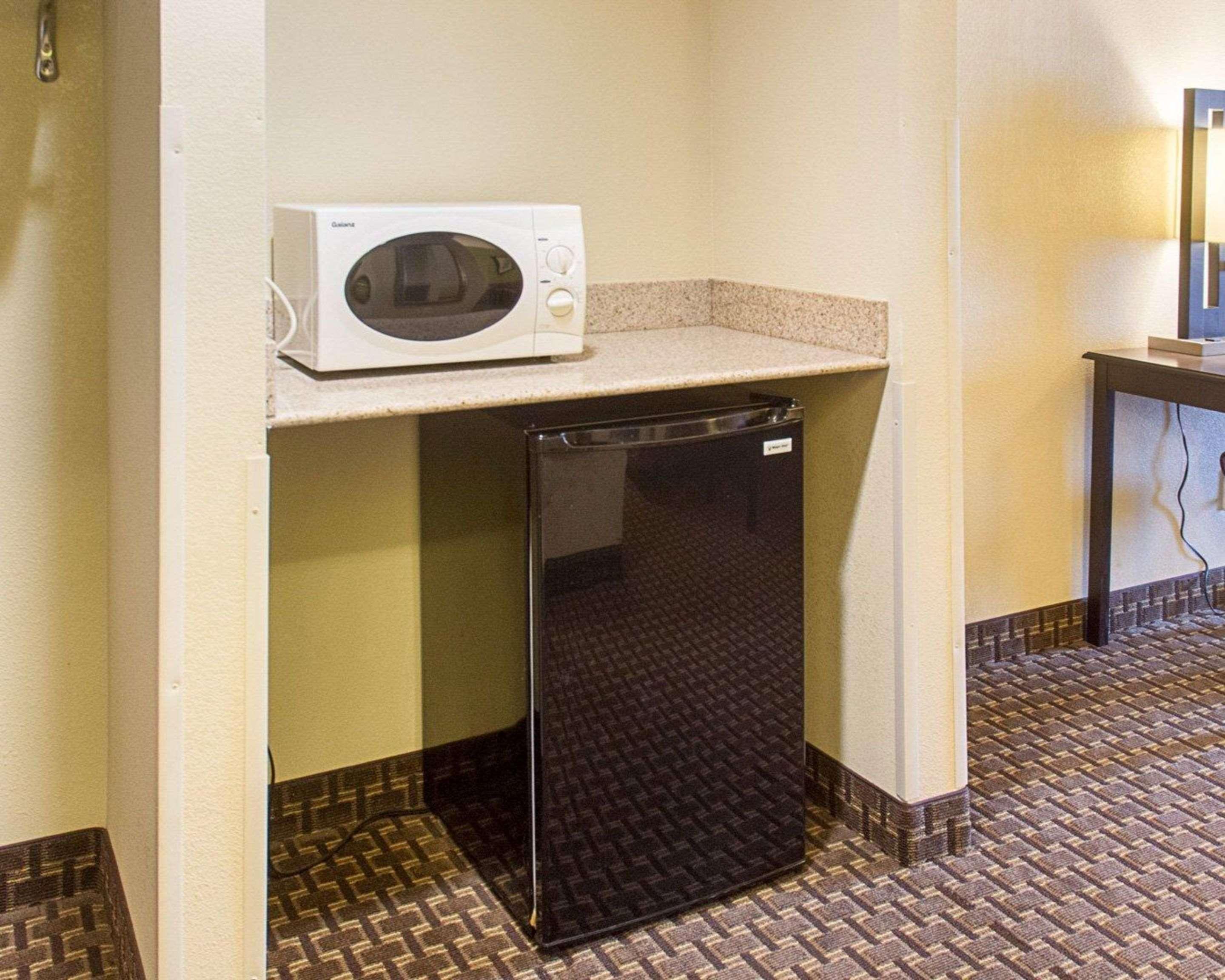 Quality Inn & Suites Quantico Stafford Extérieur photo