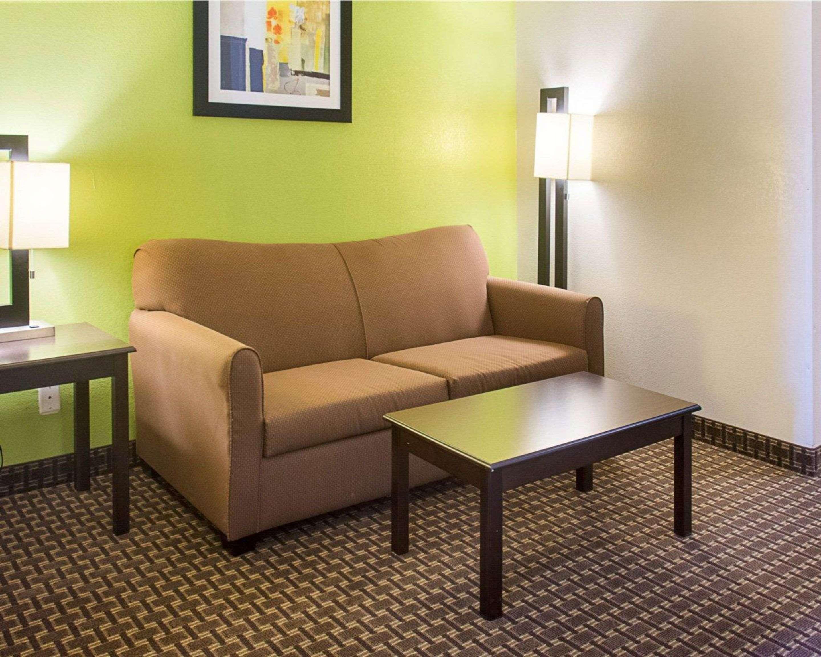 Quality Inn & Suites Quantico Stafford Extérieur photo