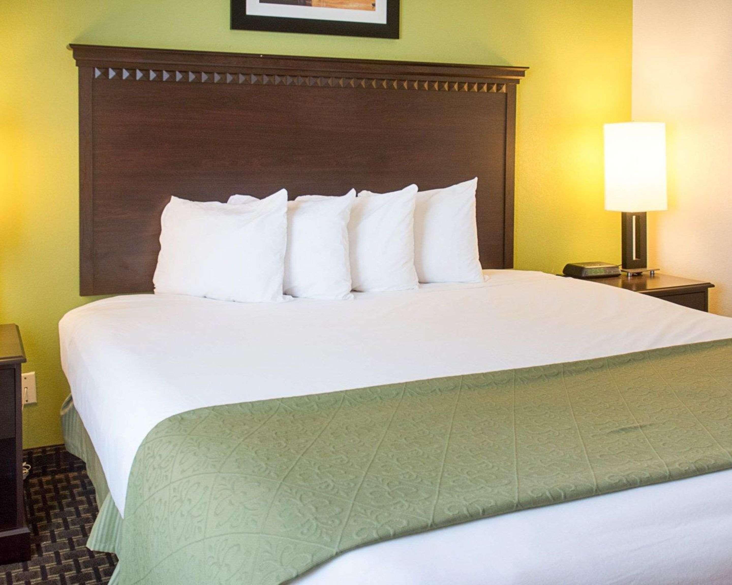 Quality Inn & Suites Quantico Stafford Extérieur photo