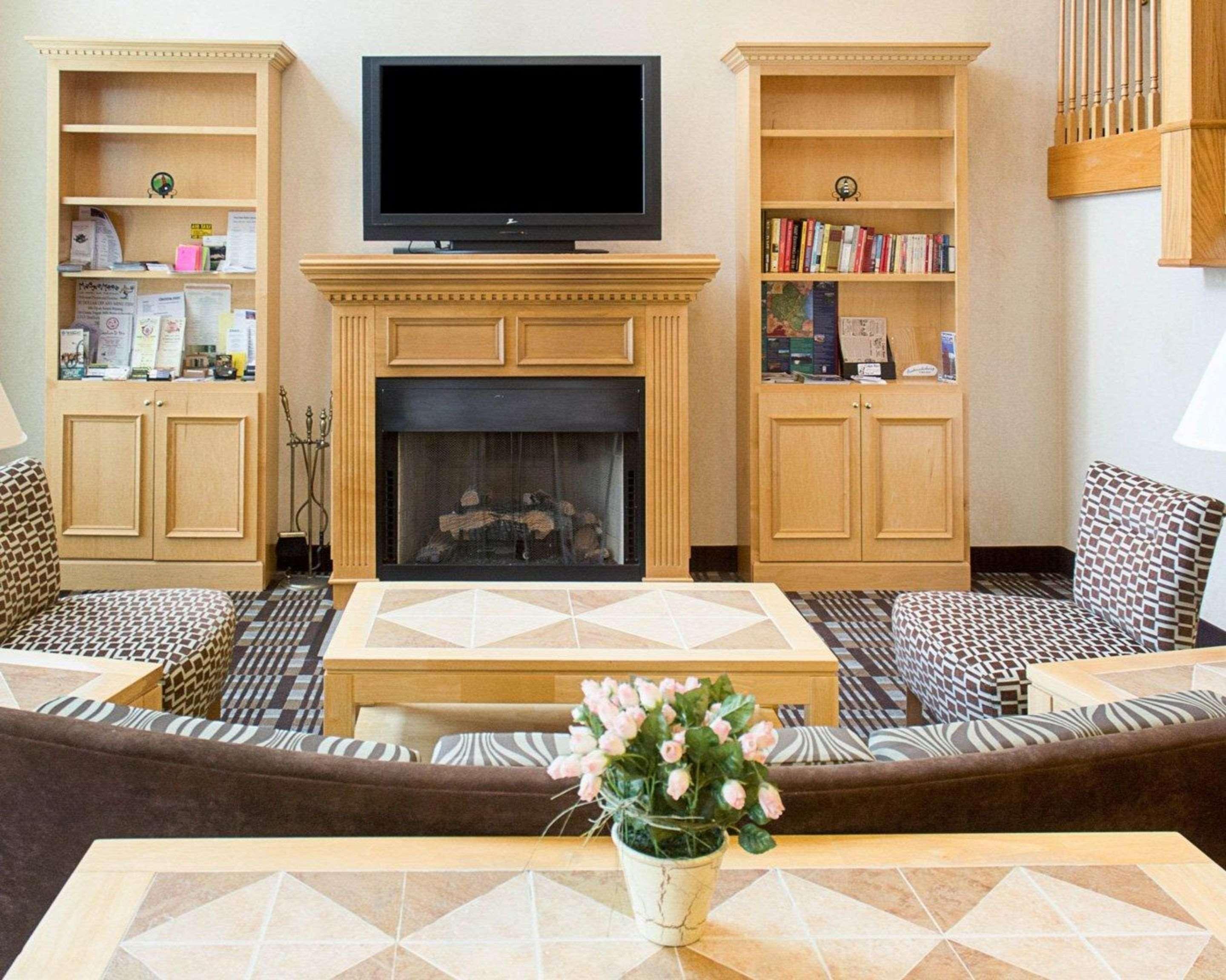Quality Inn & Suites Quantico Stafford Extérieur photo