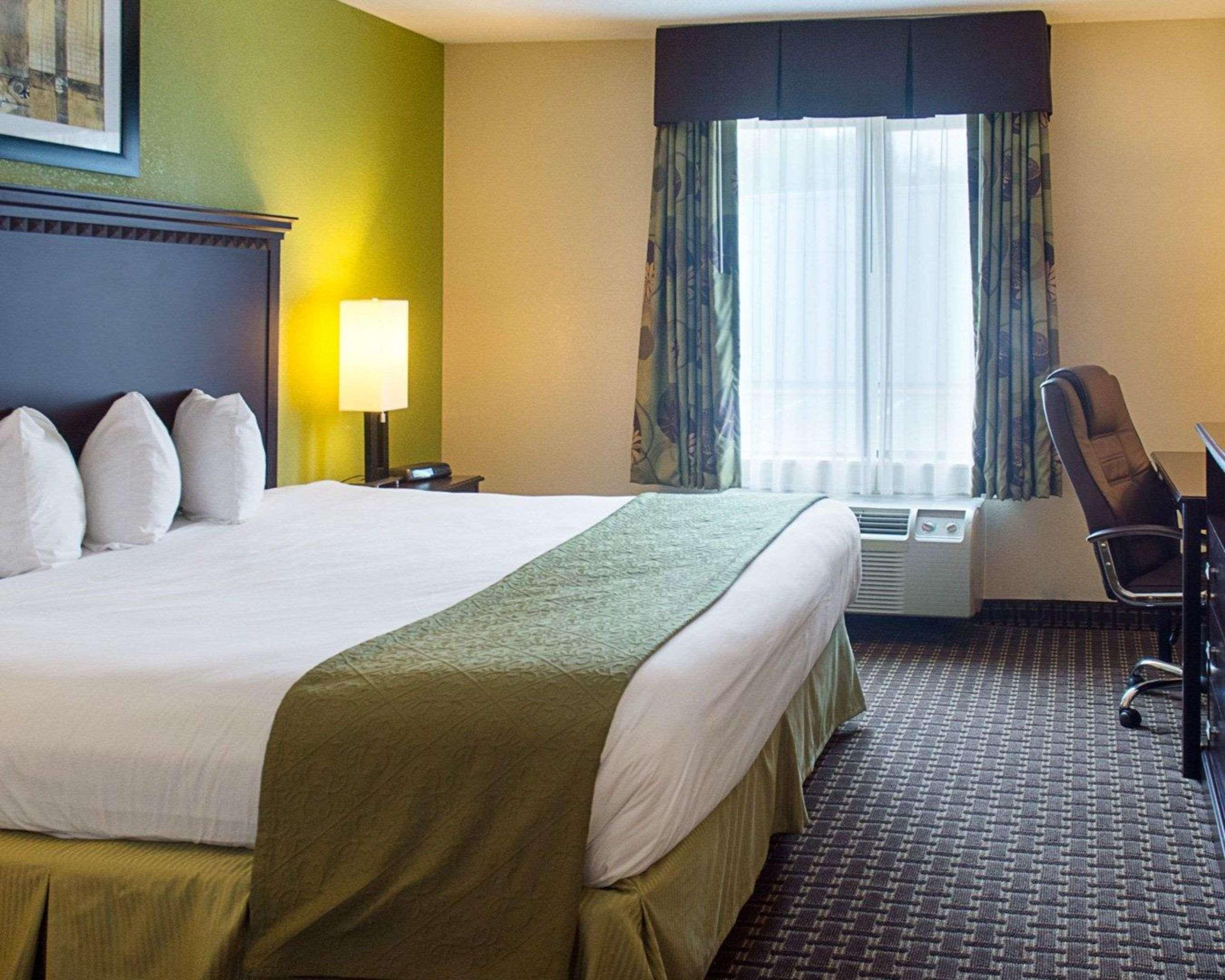 Quality Inn & Suites Quantico Stafford Extérieur photo