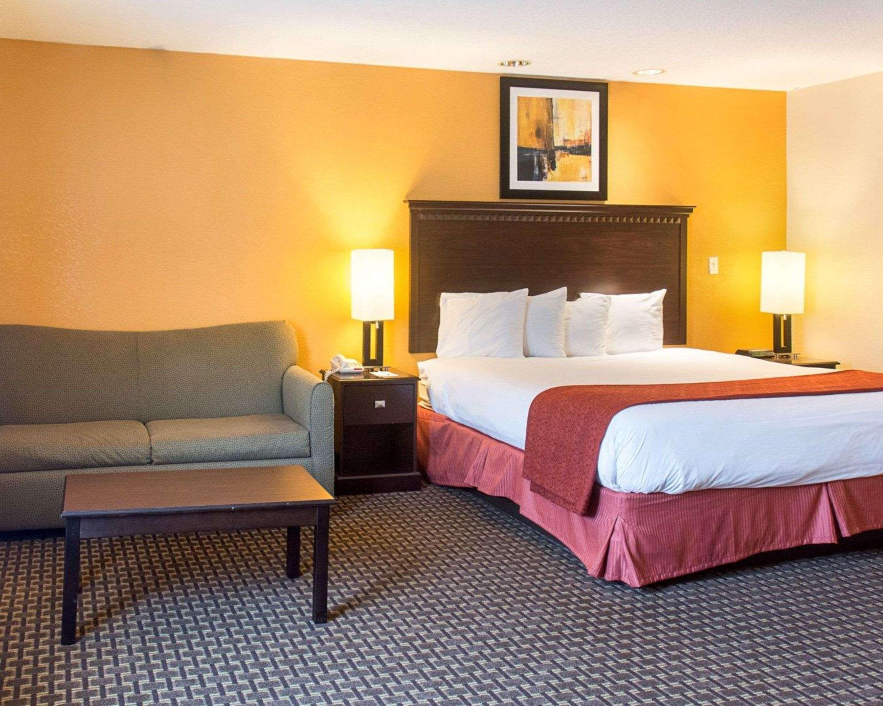 Quality Inn & Suites Quantico Stafford Extérieur photo