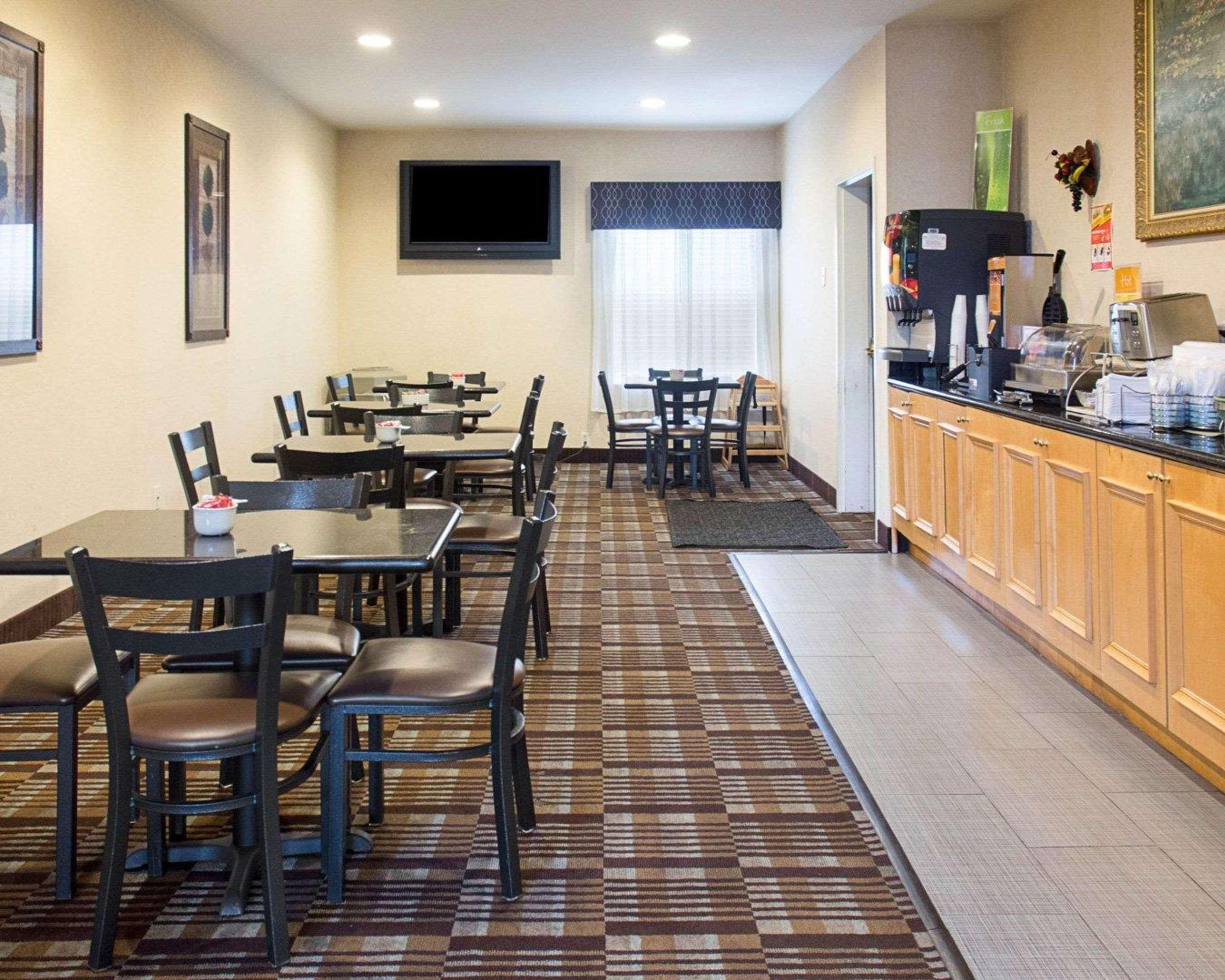 Quality Inn & Suites Quantico Stafford Extérieur photo