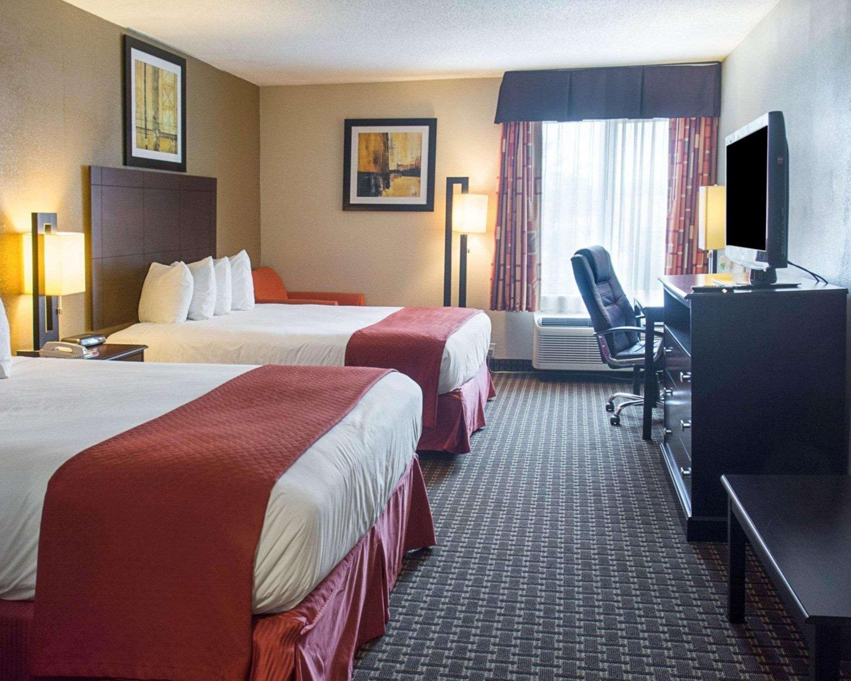 Quality Inn & Suites Quantico Stafford Extérieur photo