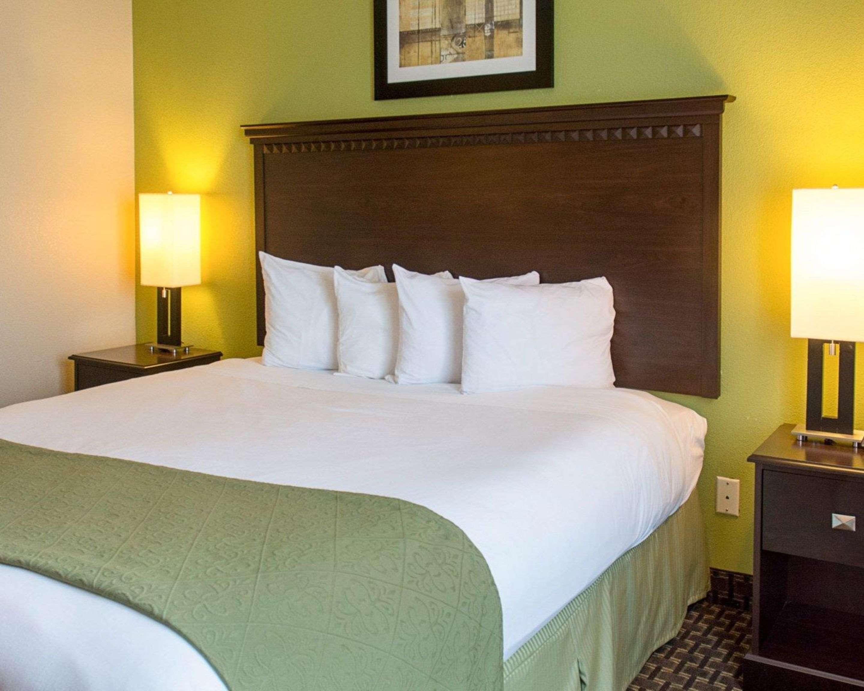 Quality Inn & Suites Quantico Stafford Extérieur photo