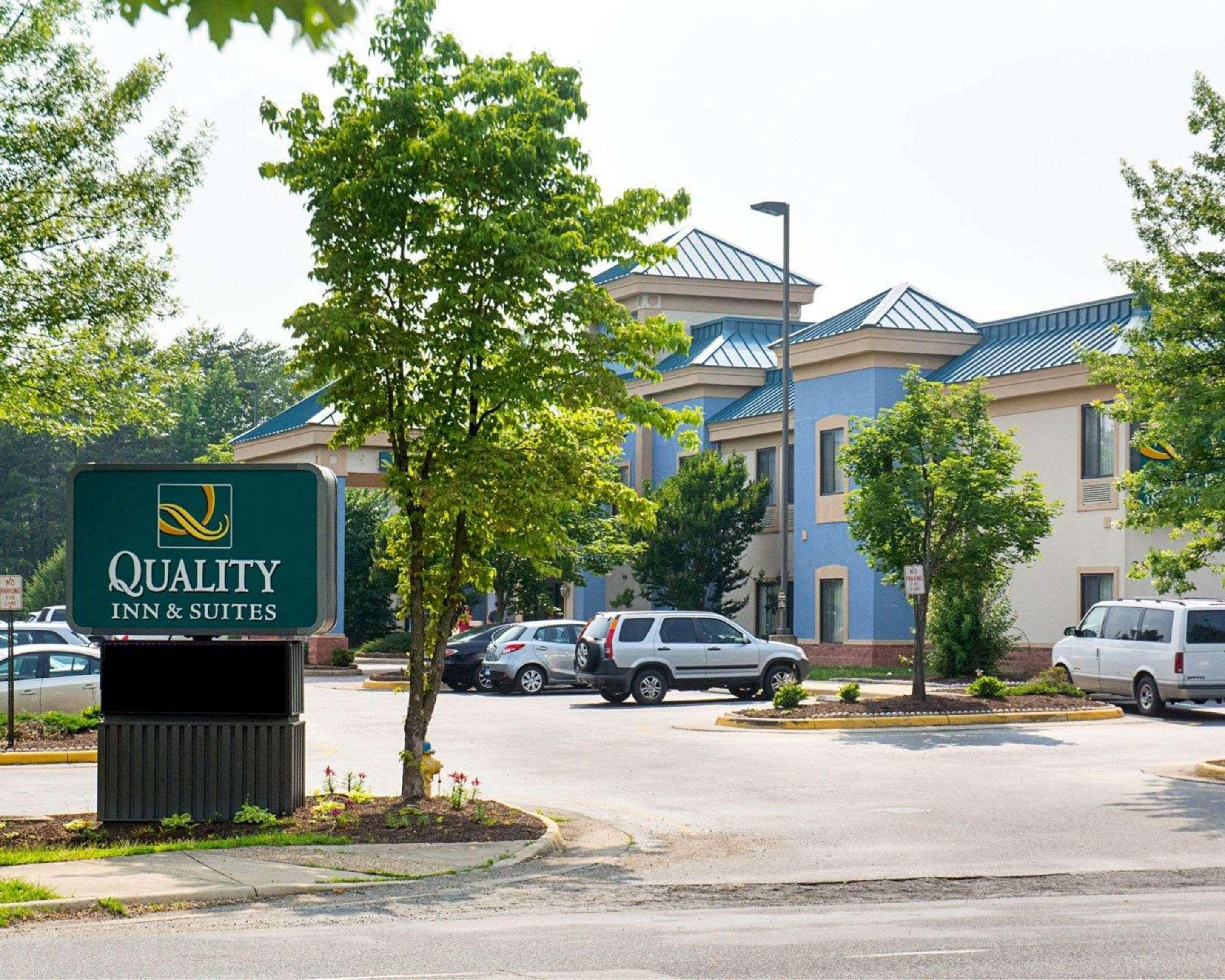 Quality Inn & Suites Quantico Stafford Extérieur photo