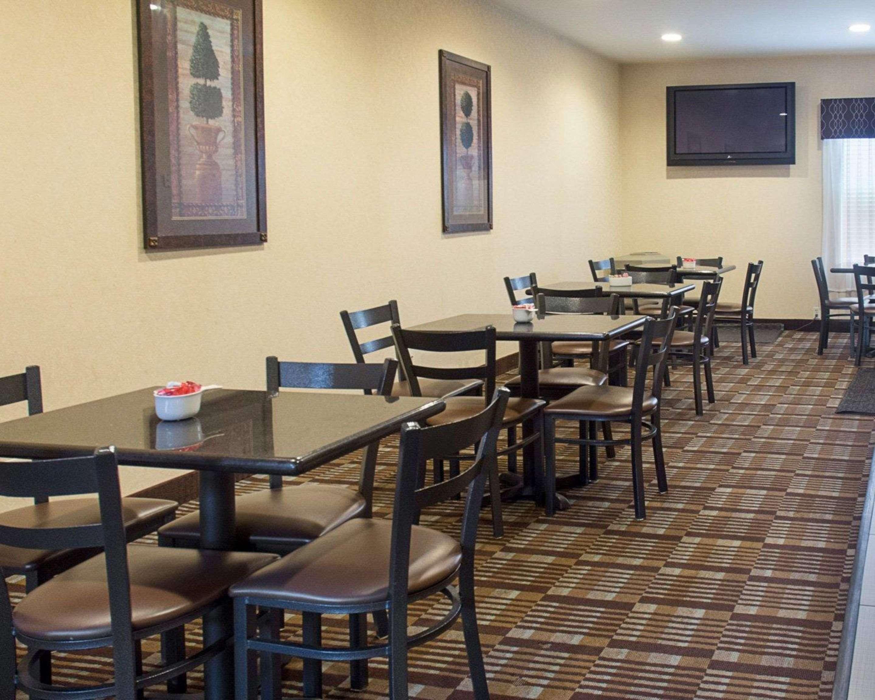 Quality Inn & Suites Quantico Stafford Extérieur photo