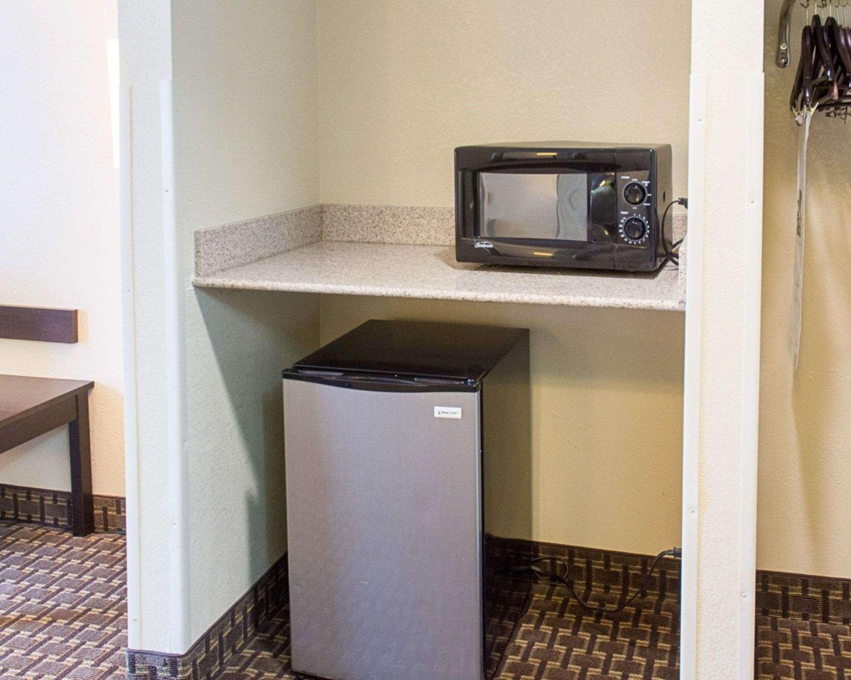 Quality Inn & Suites Quantico Stafford Extérieur photo