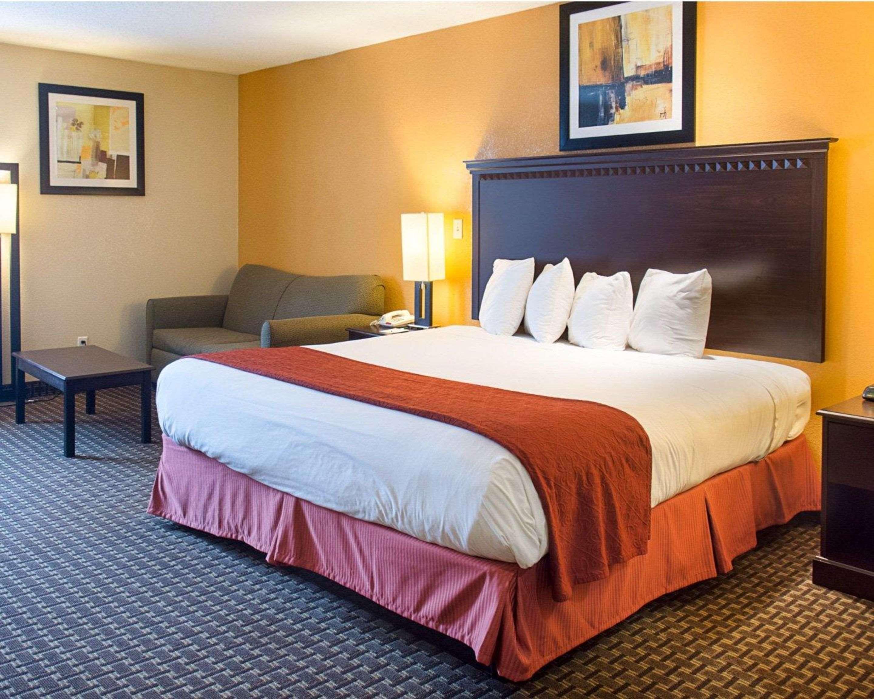 Quality Inn & Suites Quantico Stafford Extérieur photo