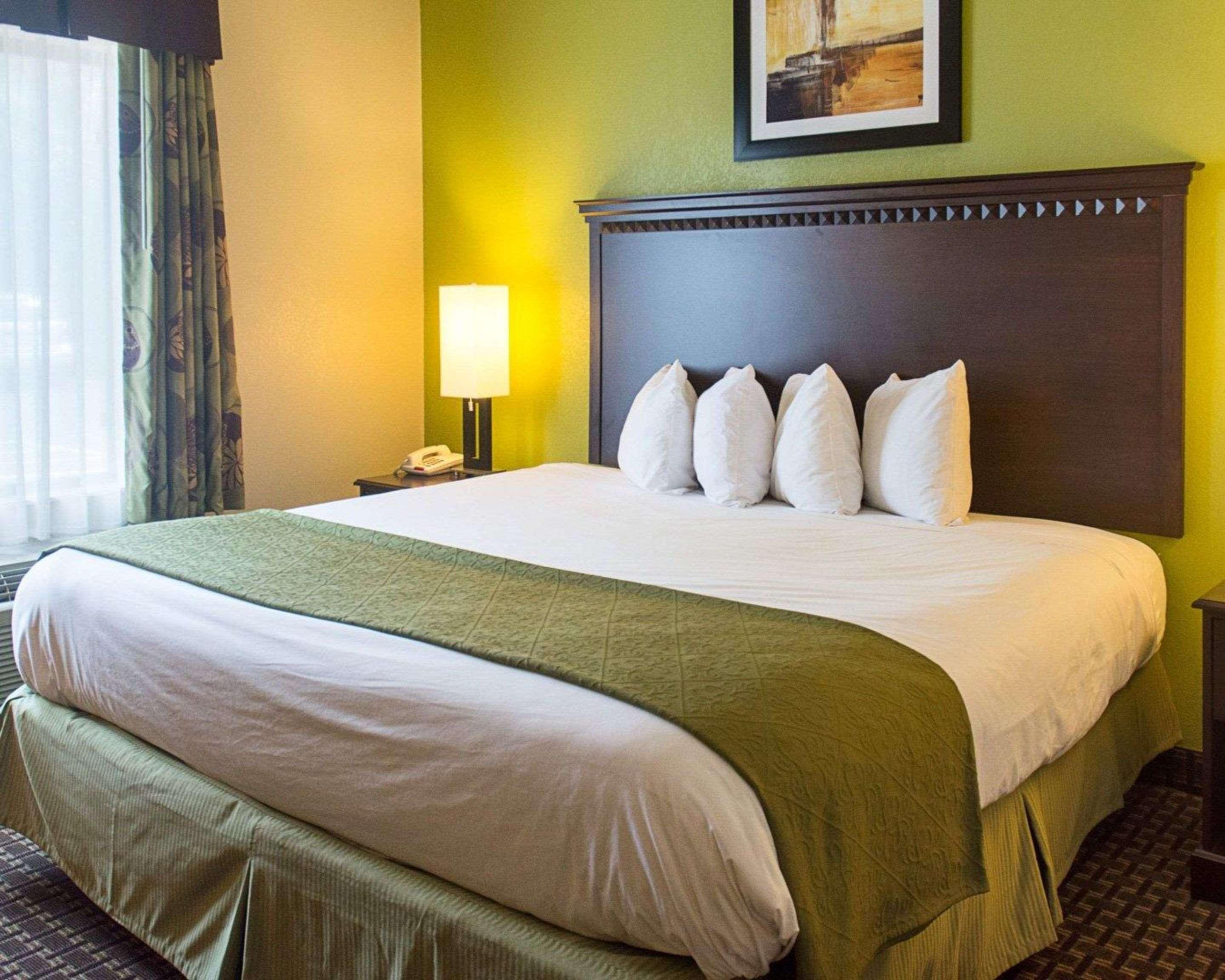 Quality Inn & Suites Quantico Stafford Extérieur photo