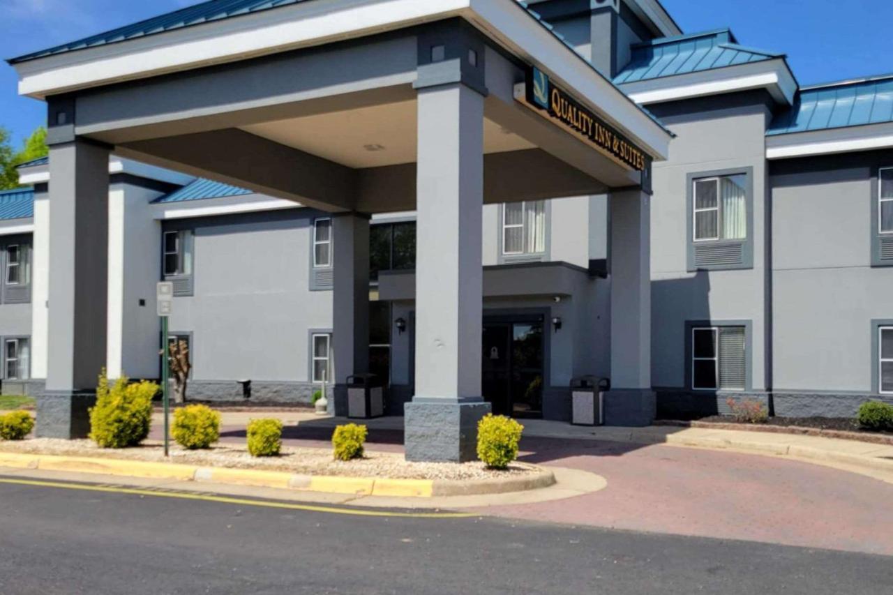 Quality Inn & Suites Quantico Stafford Extérieur photo