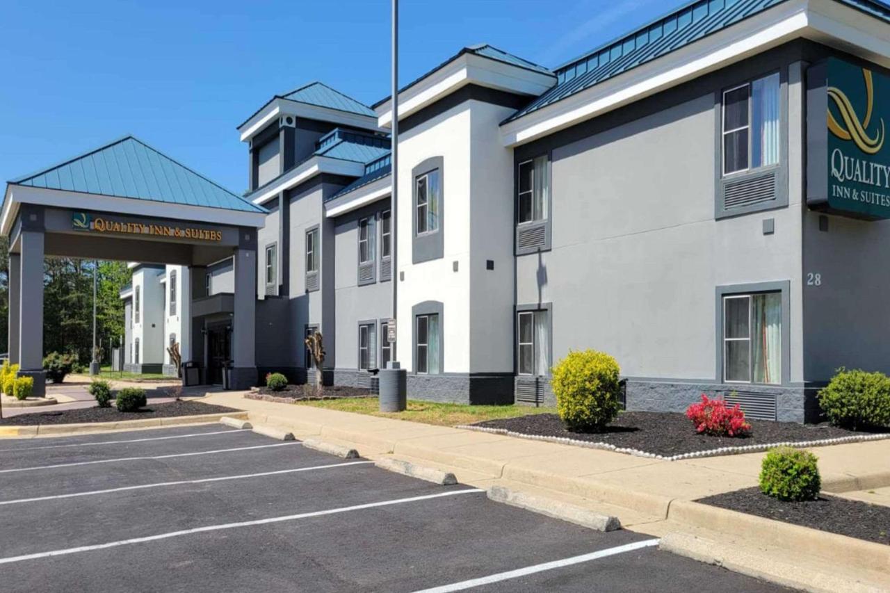 Quality Inn & Suites Quantico Stafford Extérieur photo