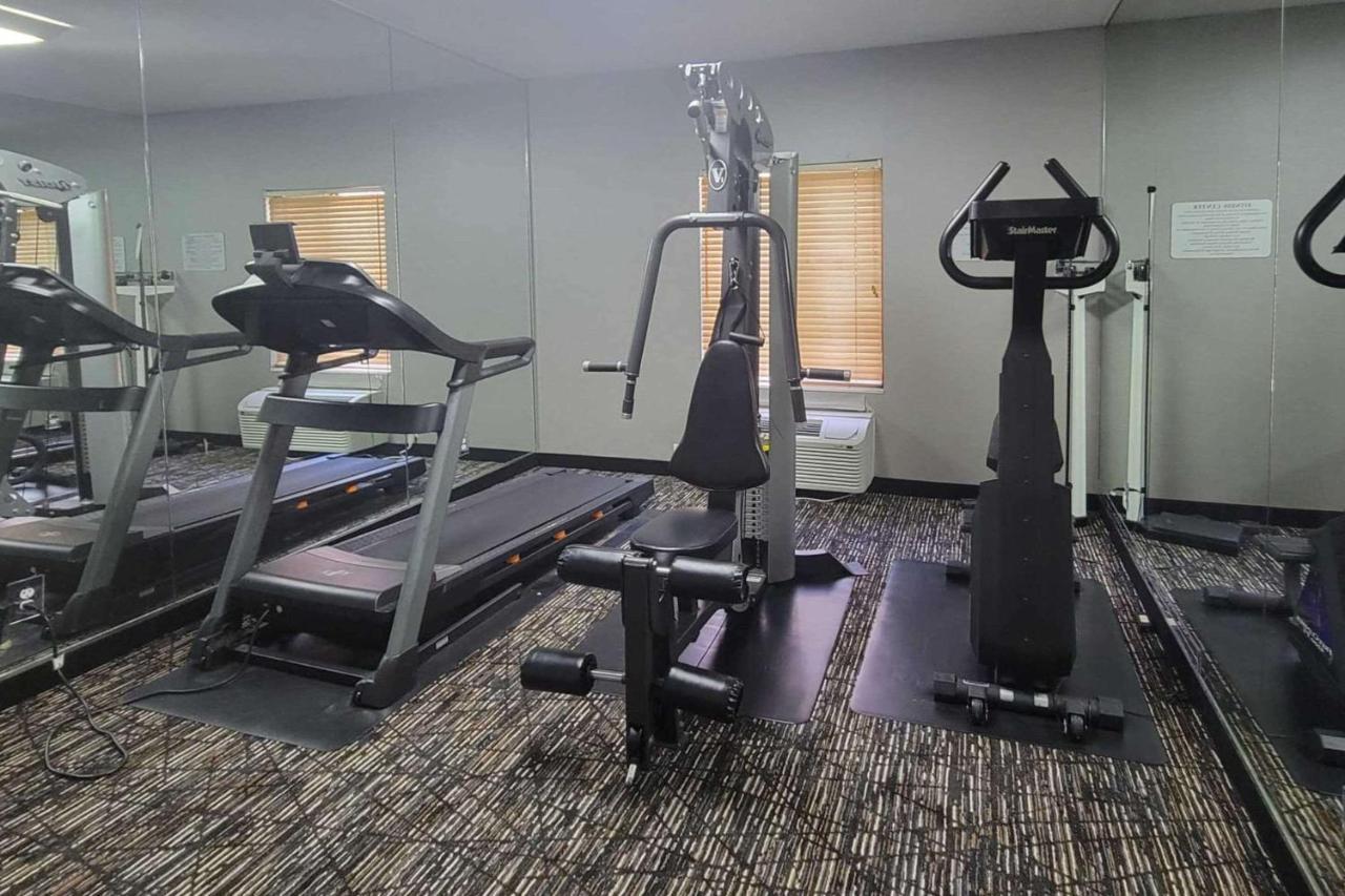 Quality Inn & Suites Quantico Stafford Extérieur photo