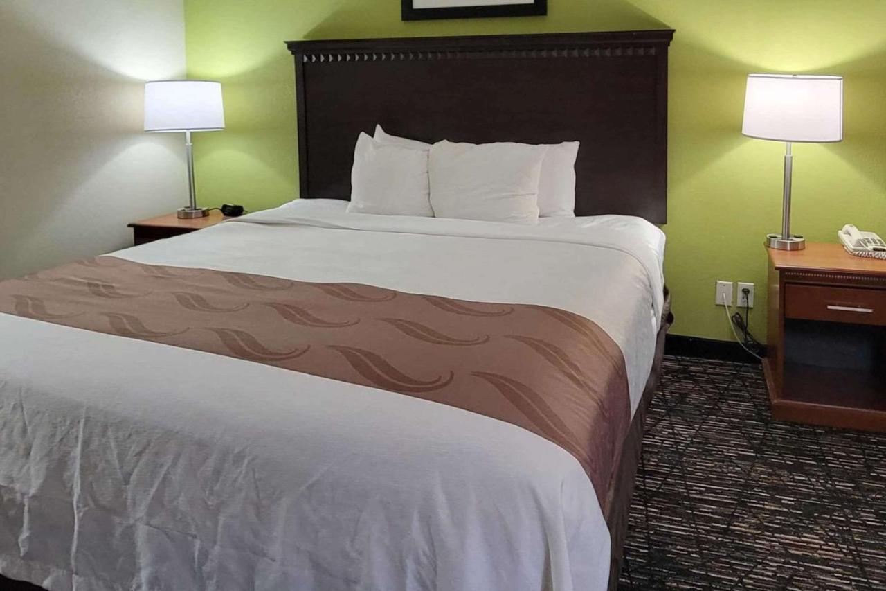 Quality Inn & Suites Quantico Stafford Extérieur photo