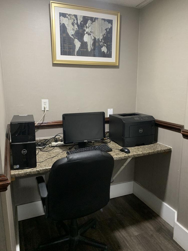 Quality Inn & Suites Quantico Stafford Extérieur photo