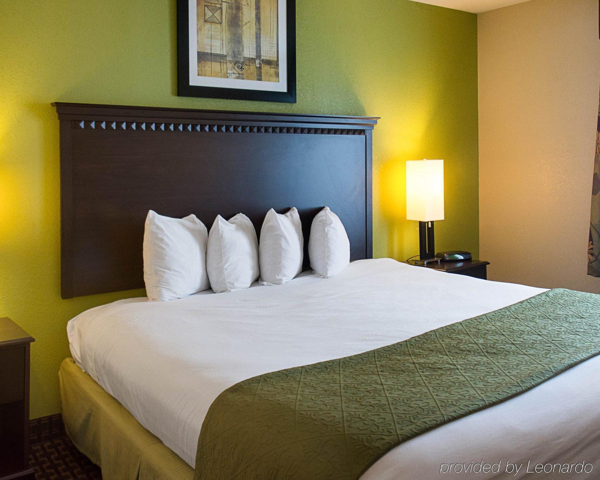 Quality Inn & Suites Quantico Stafford Extérieur photo